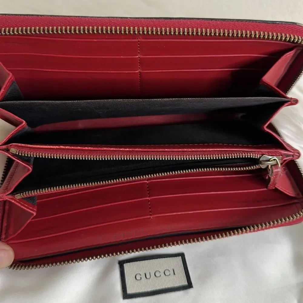 💯Authentic Gucci Beige/Red GG Supreme Canvas Cherry Zip Around Wallet🍀